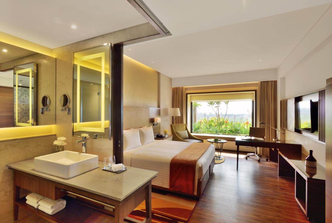 Courtyard By Marriott Raipur Hotel Exterior photo