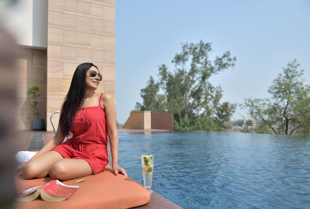 Courtyard By Marriott Raipur Hotel Exterior photo