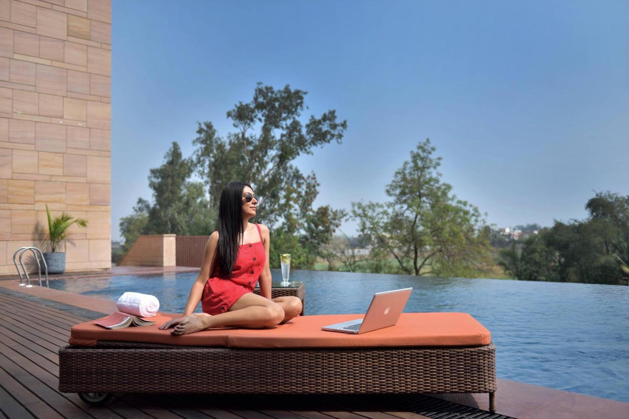 Courtyard By Marriott Raipur Hotel Exterior photo