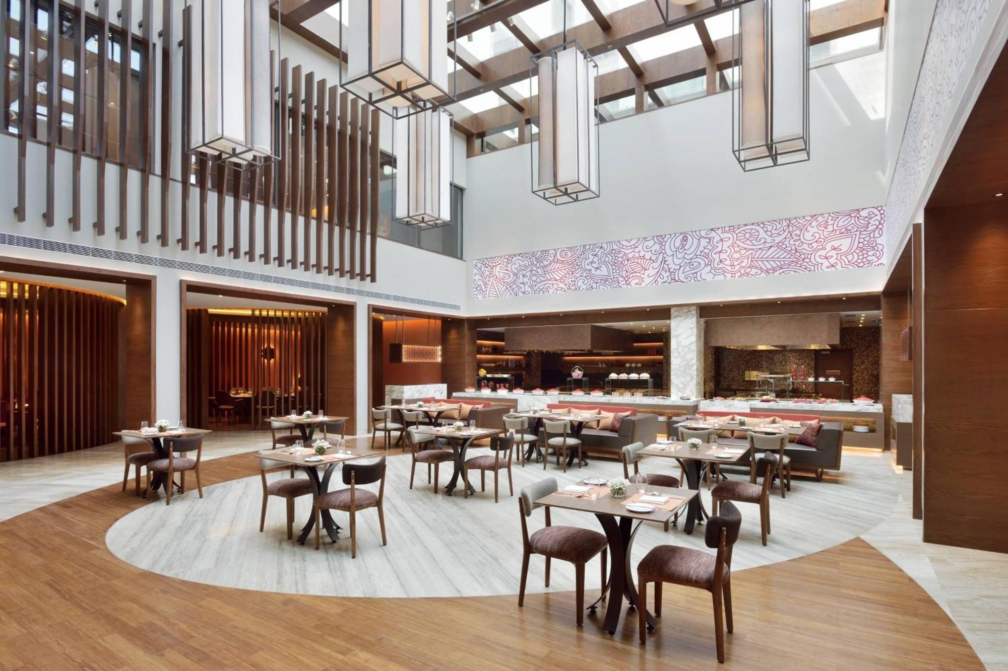Courtyard By Marriott Raipur Hotel Exterior photo