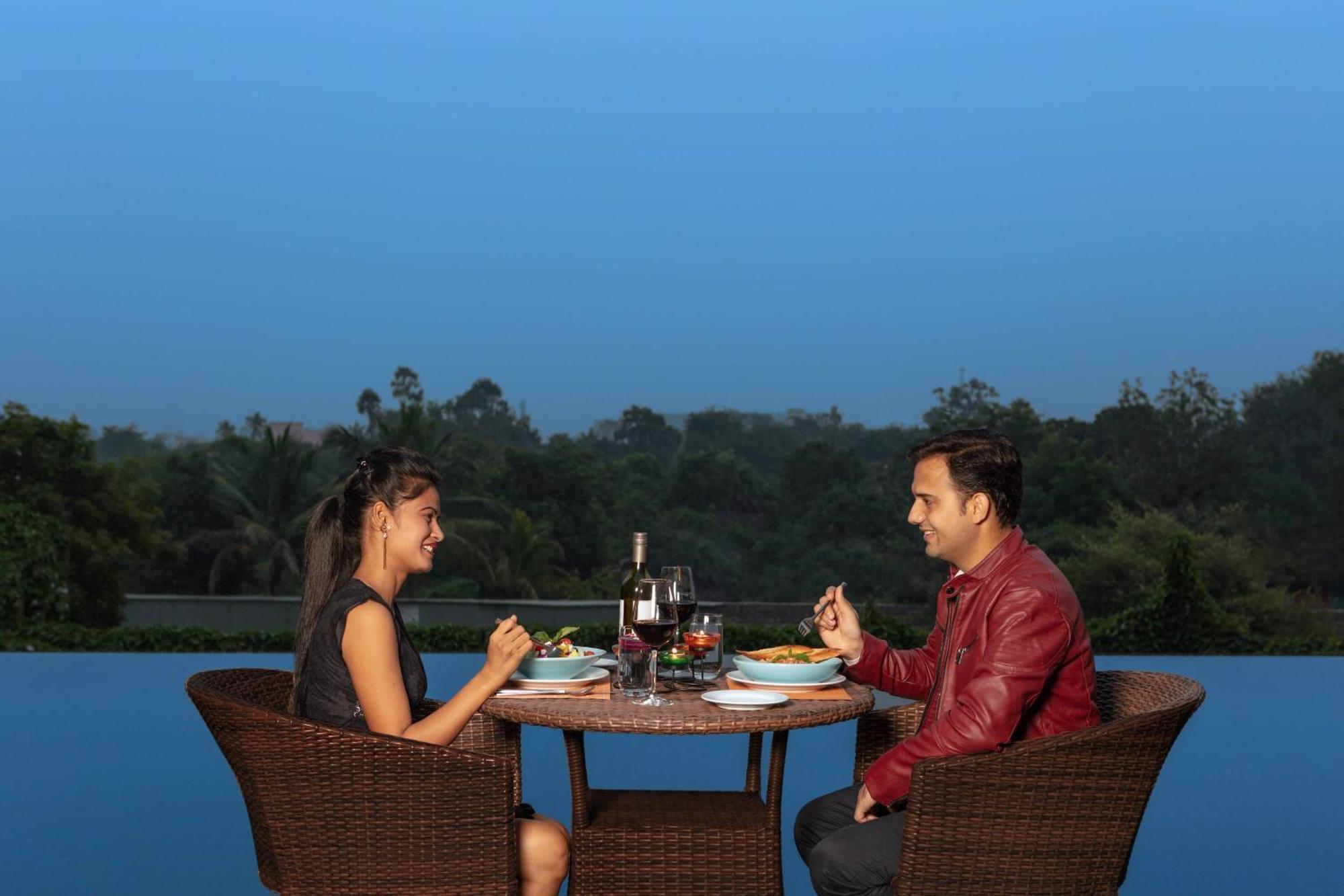 Courtyard By Marriott Raipur Hotel Exterior photo