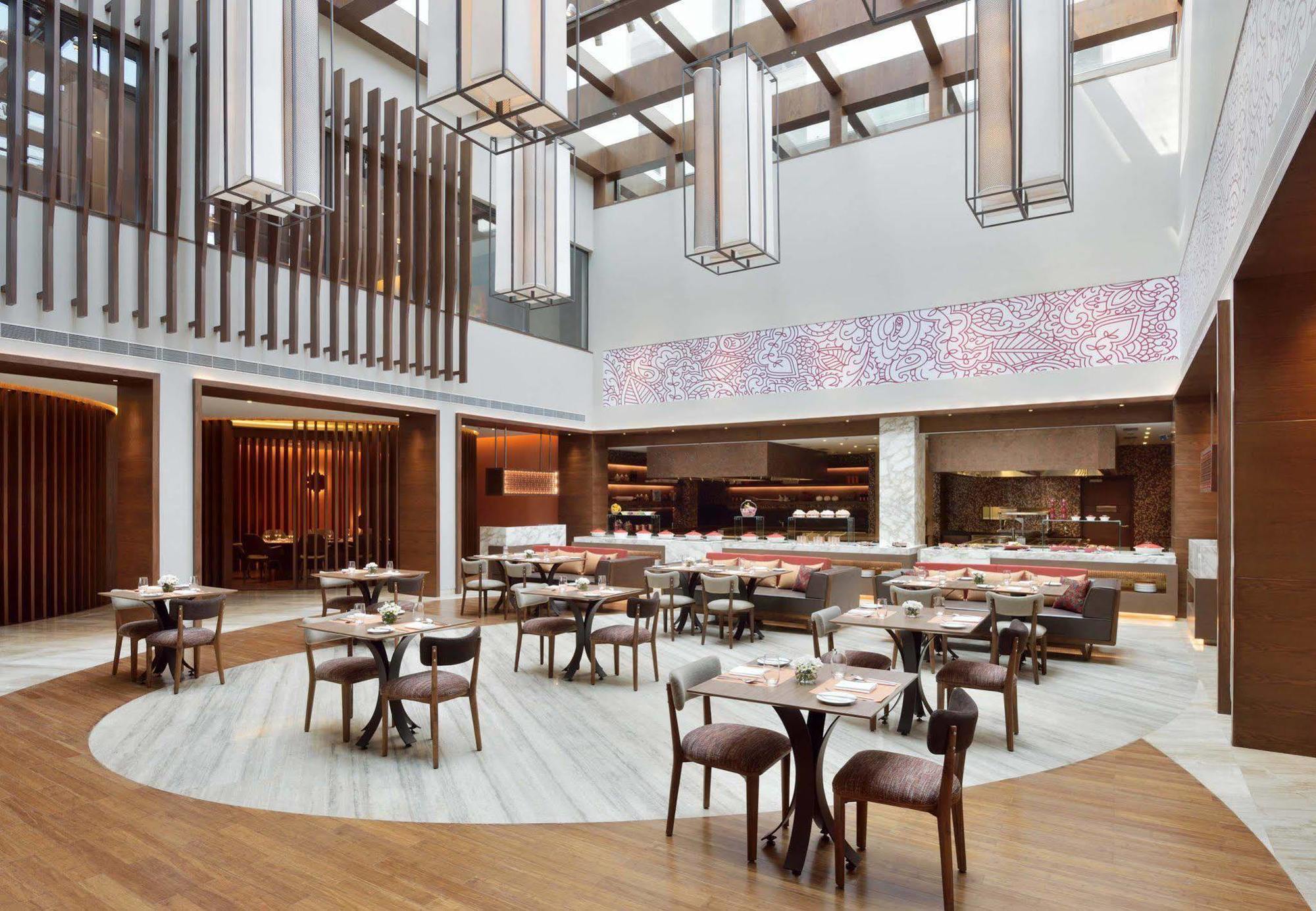 Courtyard By Marriott Raipur Hotel Exterior photo