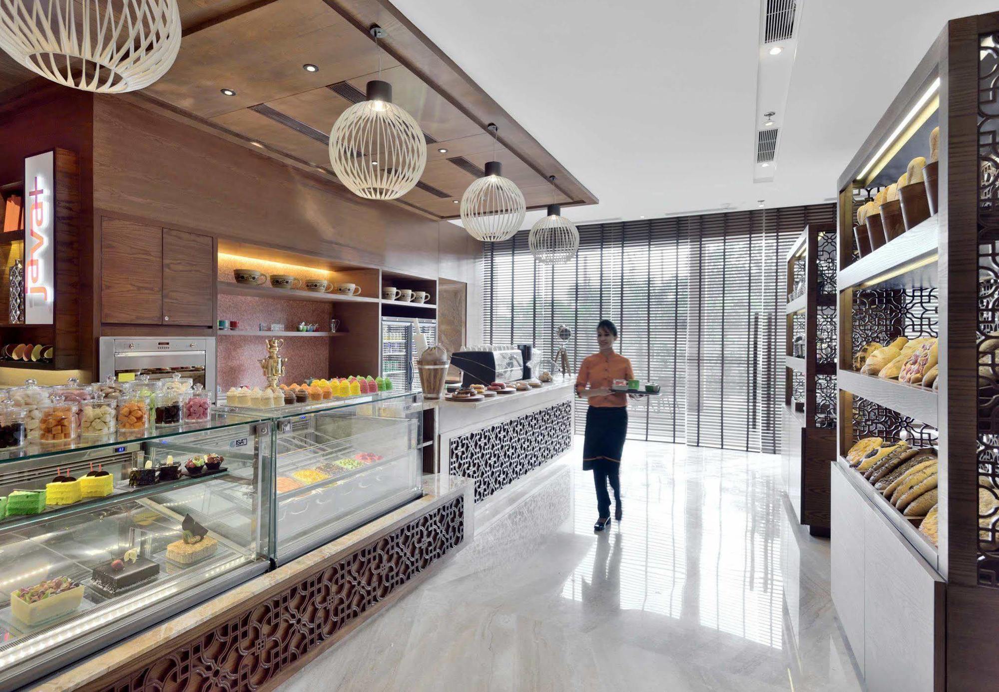 Courtyard By Marriott Raipur Hotel Exterior photo