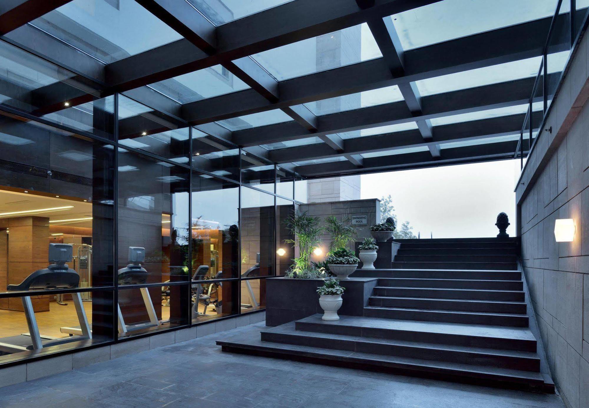 Courtyard By Marriott Raipur Hotel Exterior photo